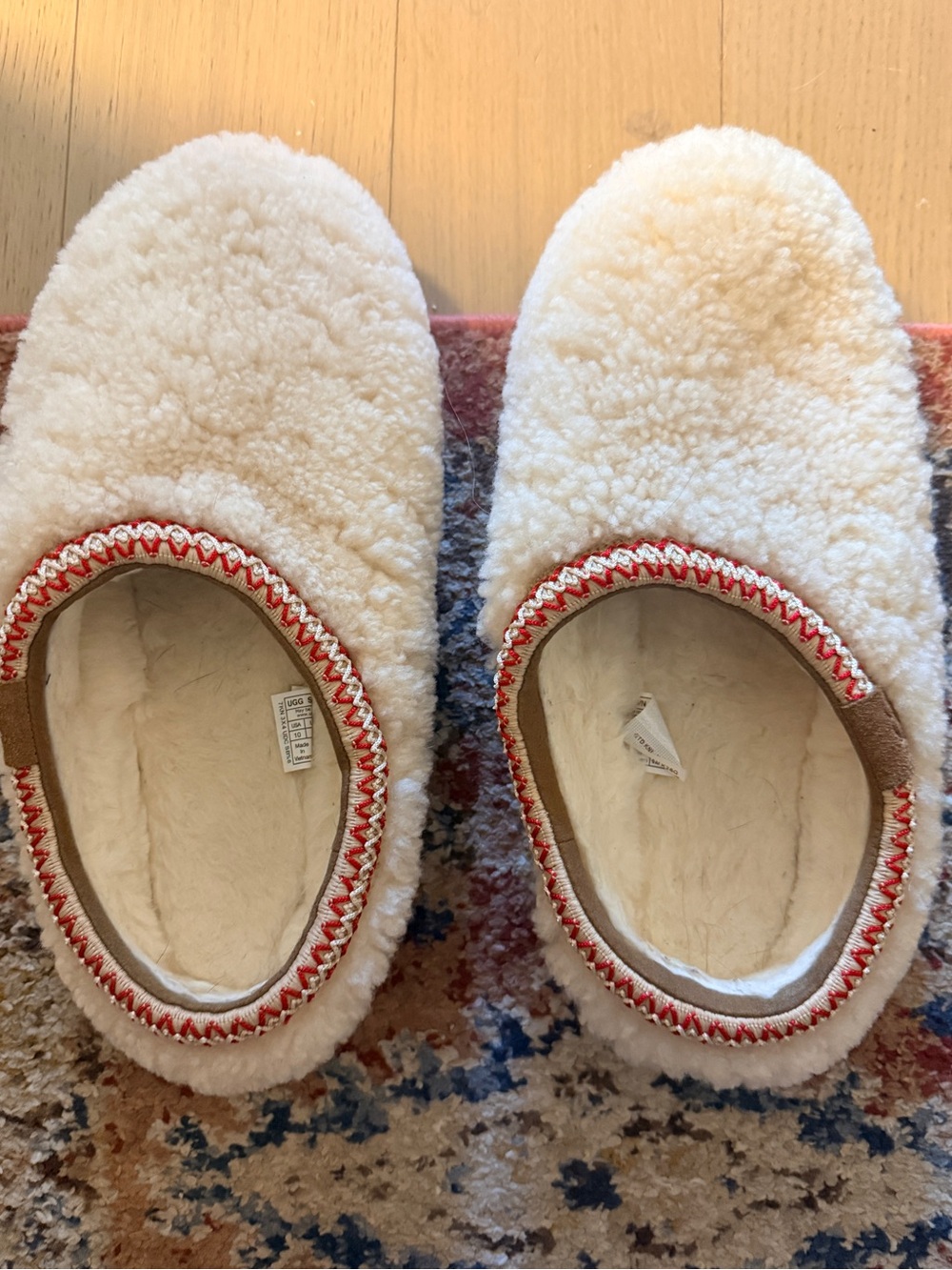 UGG Fluff Yeah Cozy Sherpa Slippers Cream Red Trim Size 10